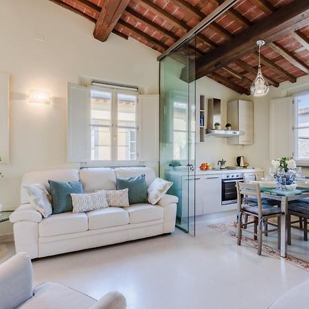 Helene Smart Flat With Elevator Inside Lucca Apartment Luaran gambar