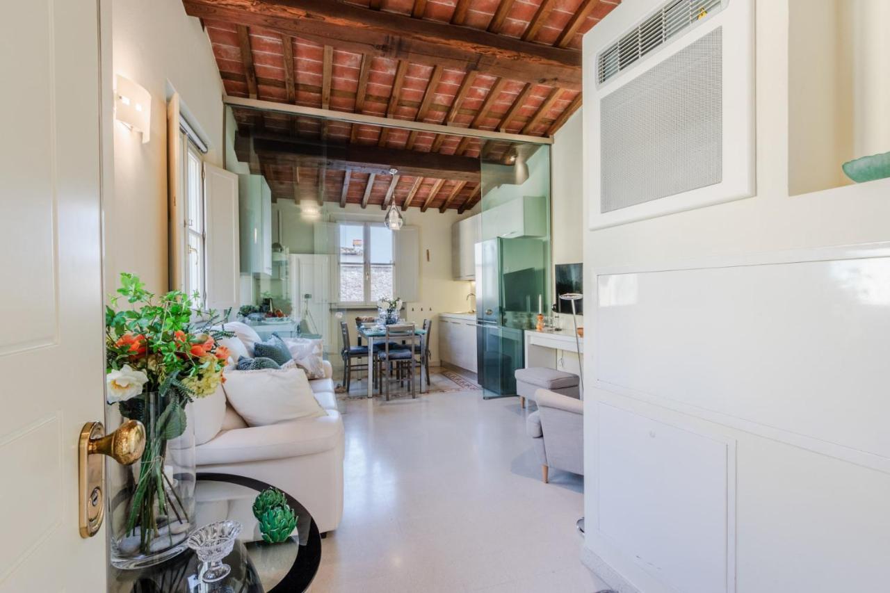 Helene Smart Flat With Elevator Inside Lucca Apartment Luaran gambar
